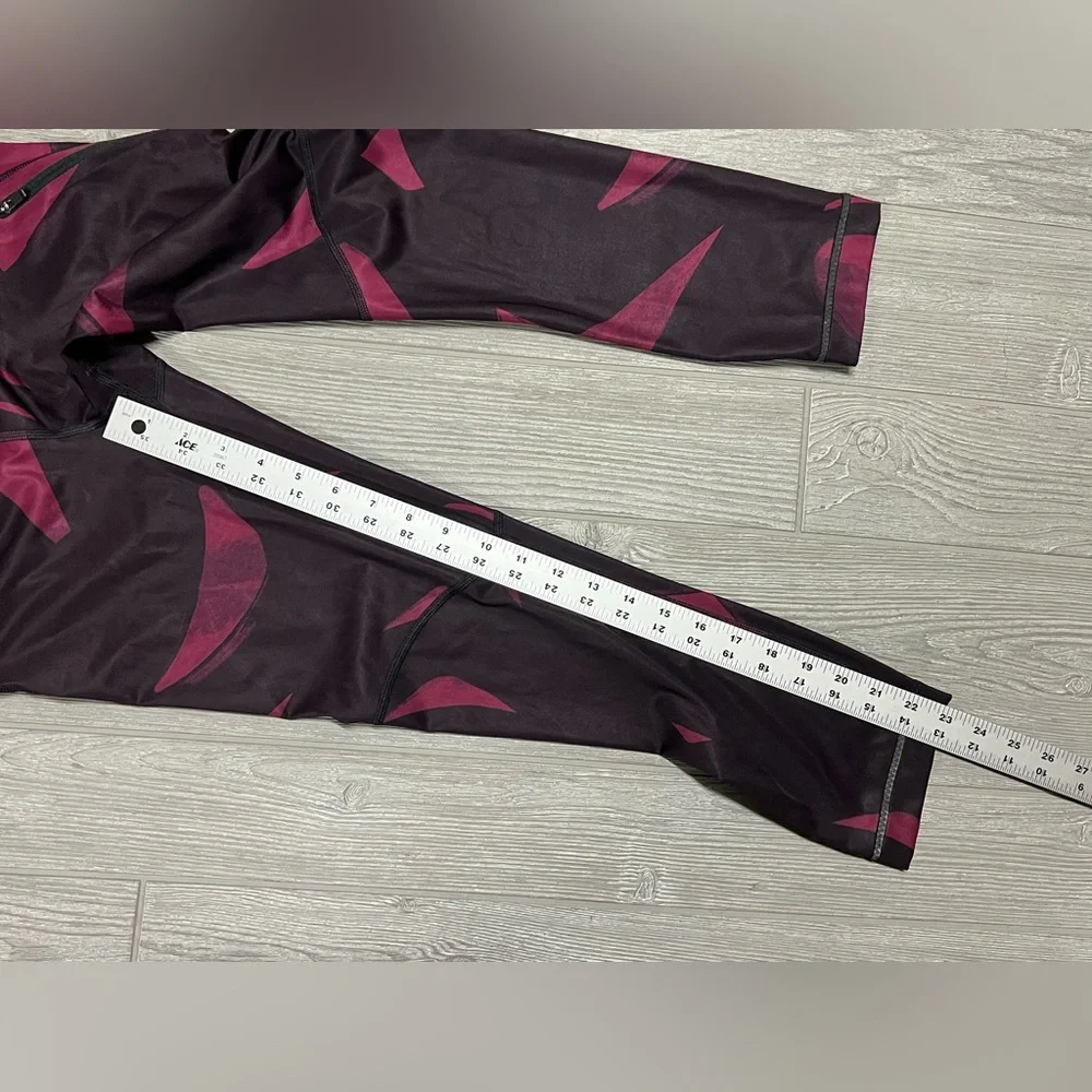 Lululemon 23” Crop Leggings Size 4 Back Spin Stroke Dashing Purple Black / Black - Picture 7 of 8